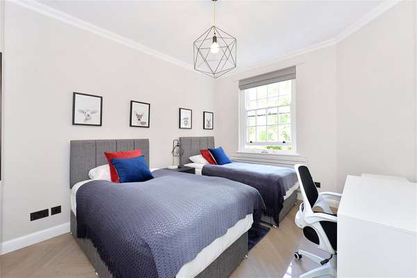 Flat Elm Tree Road in City of Westminster