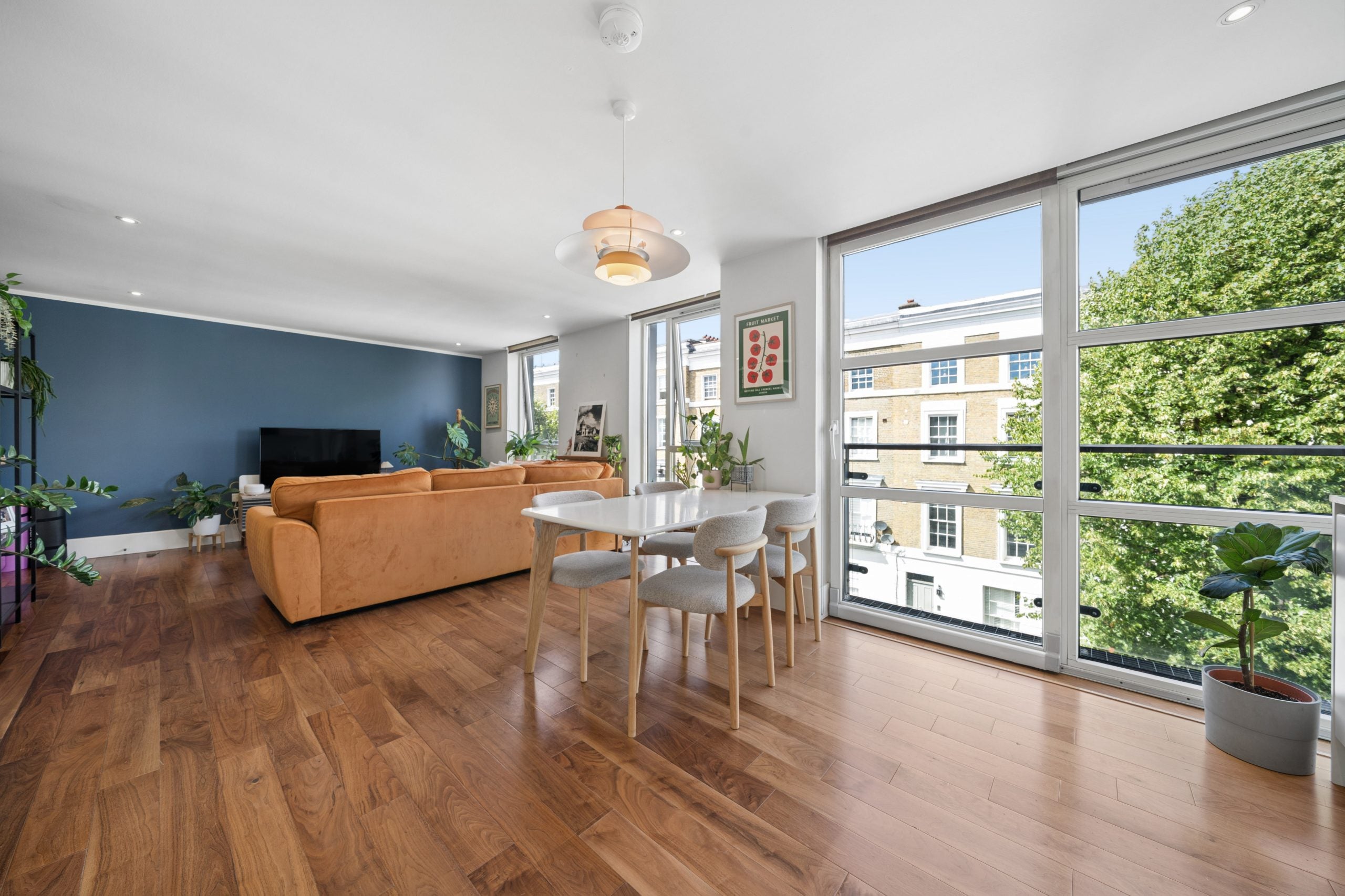 Flat Offord Road in Greater London