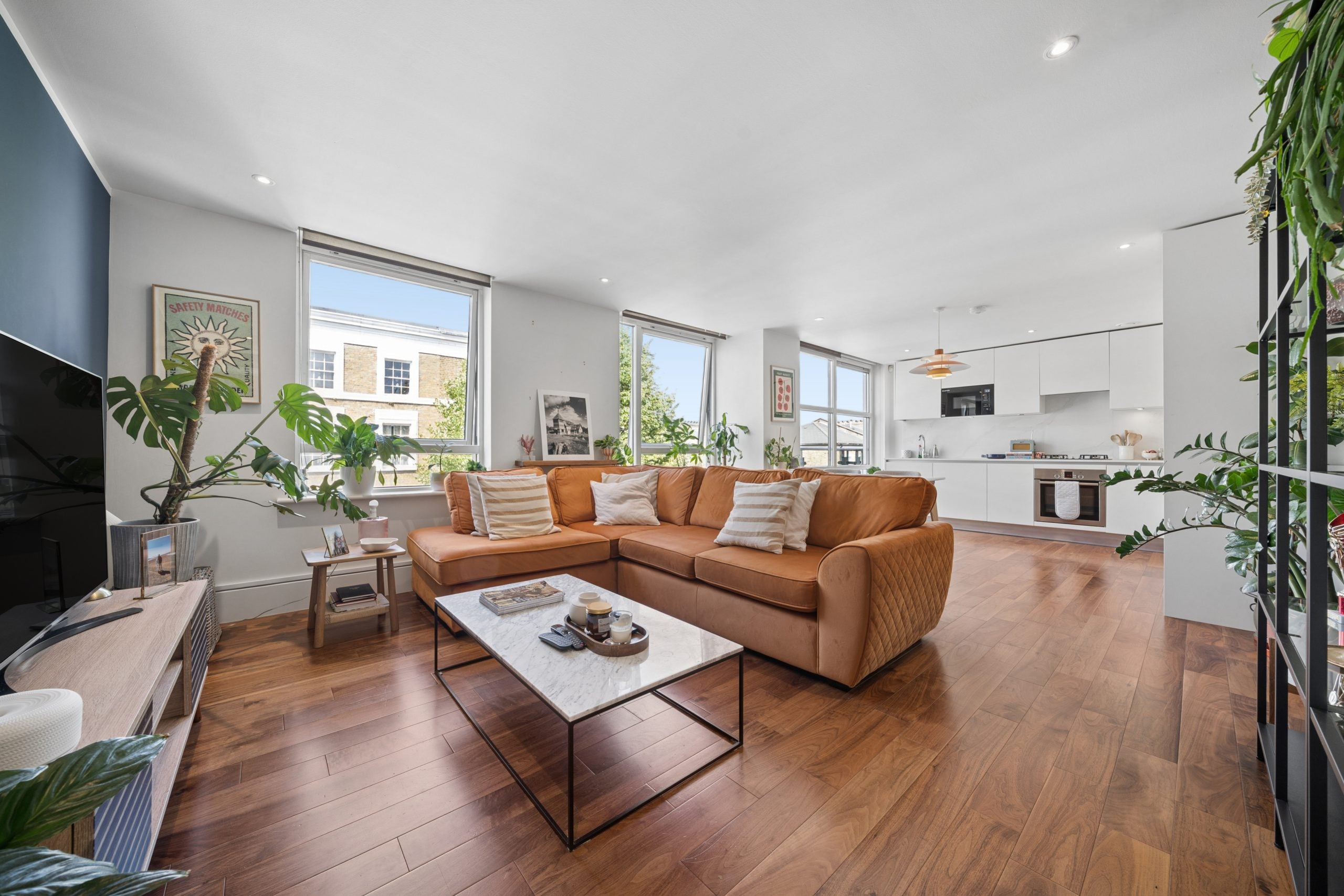 Flat Offord Road in Greater London