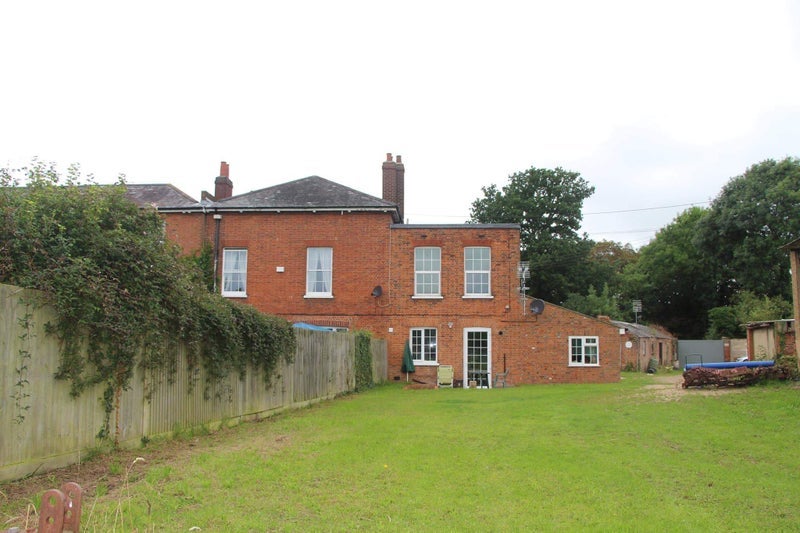 Room Love Hill Lane in George Green