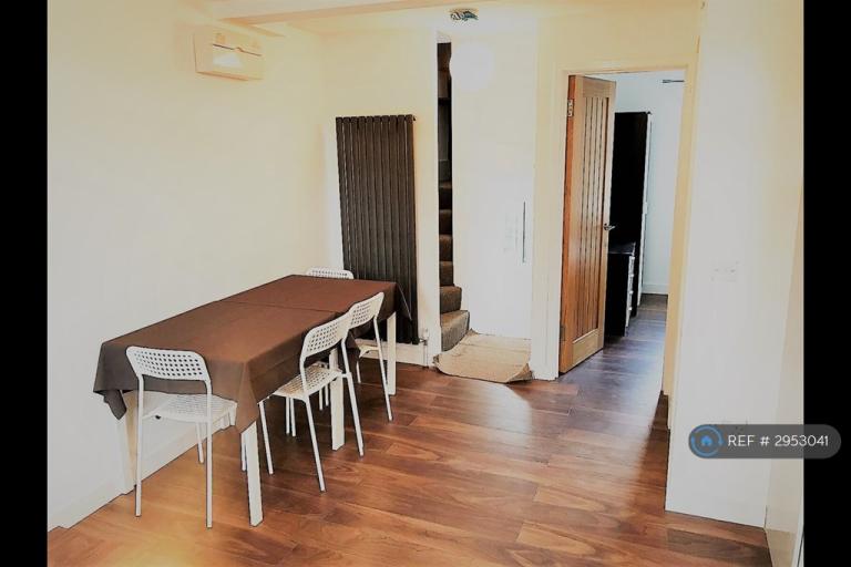 Flat Amersham Road in Greater London