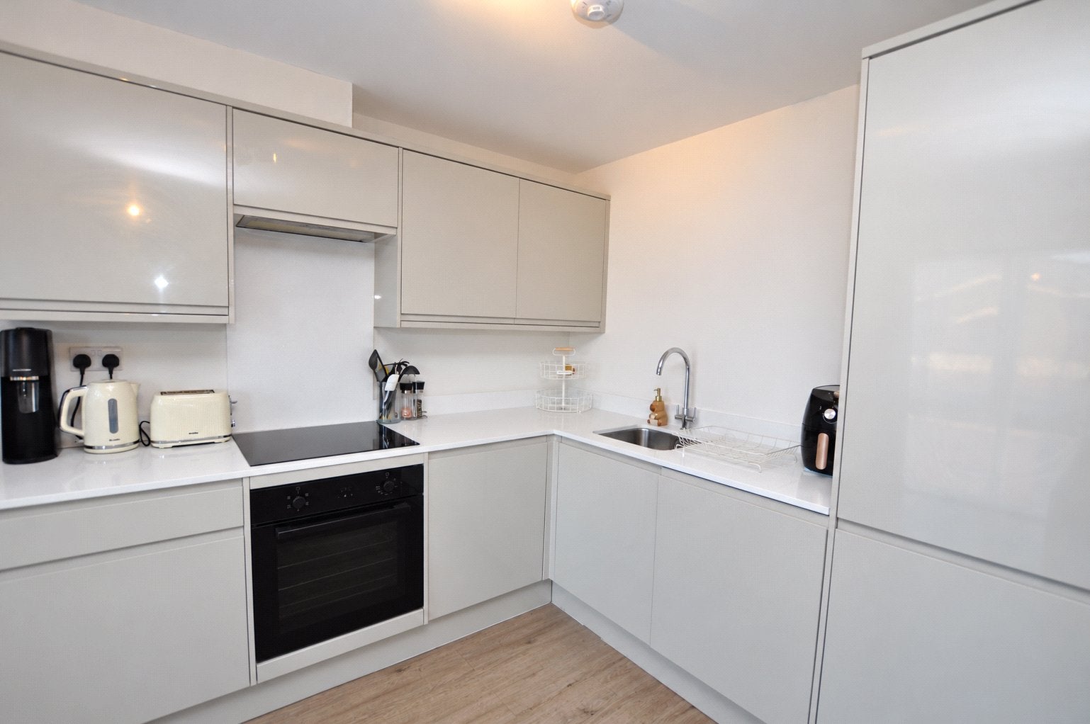 Flat Victoria Road in Rushmoor