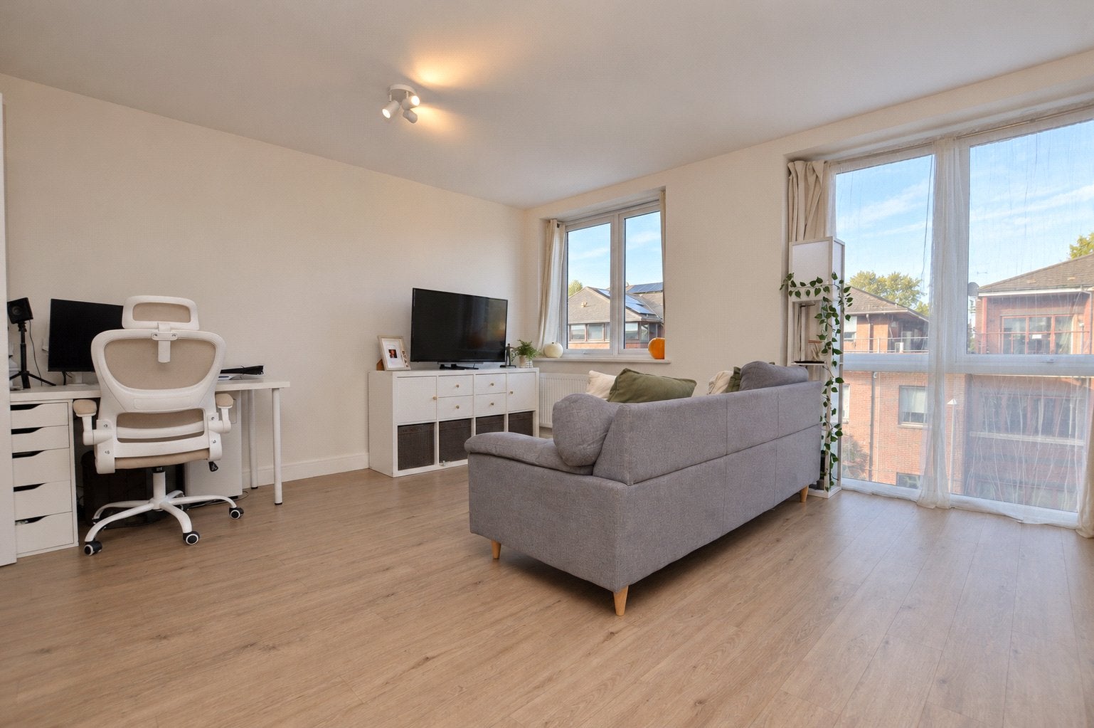 Flat Victoria Road in Rushmoor