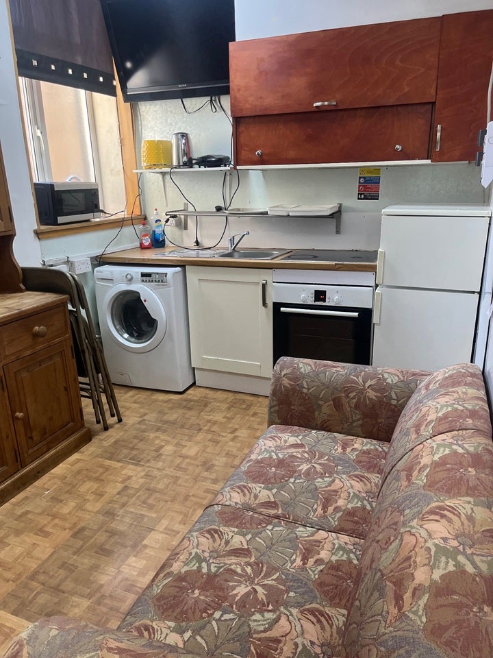 Flat Mitcham Road in Greater London