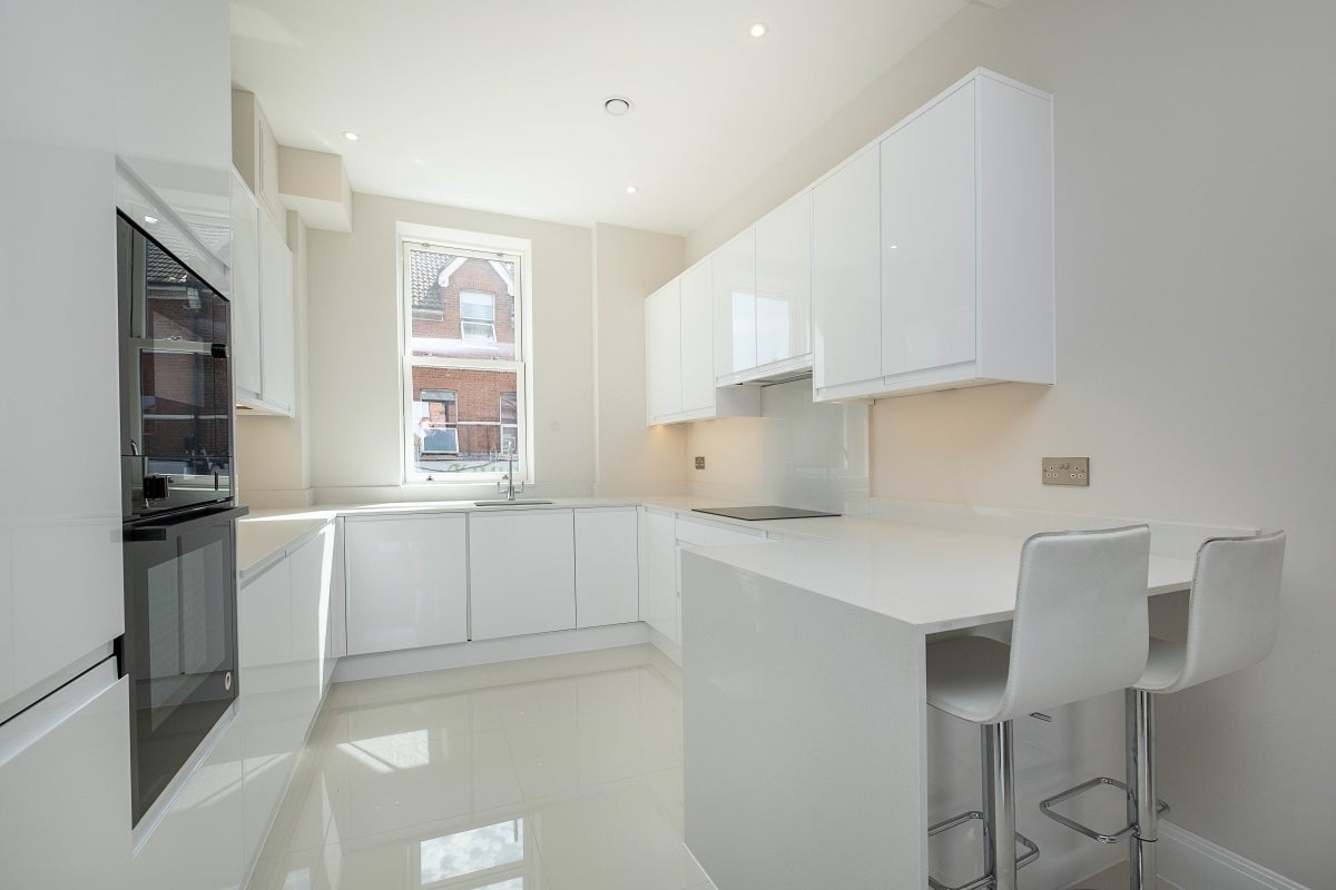 Flat Merton Road in Greater London