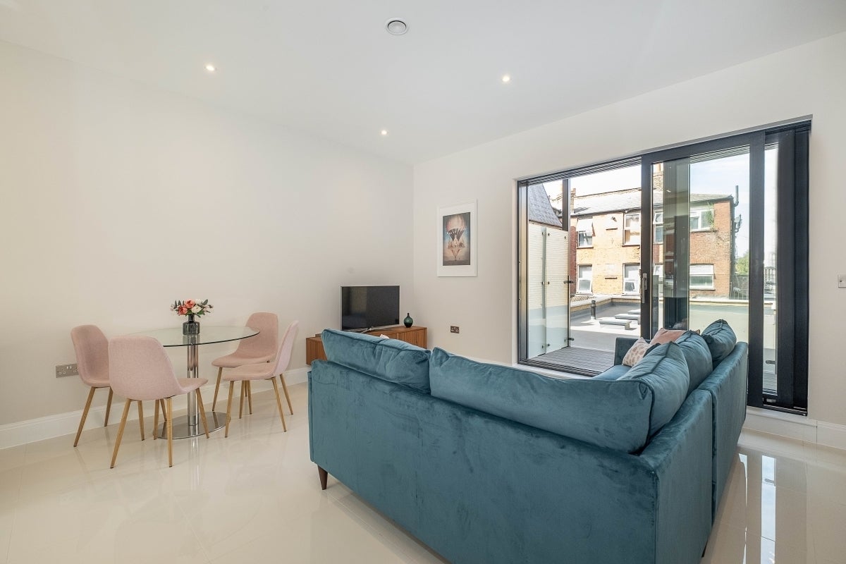 Flat Merton Road in Greater London