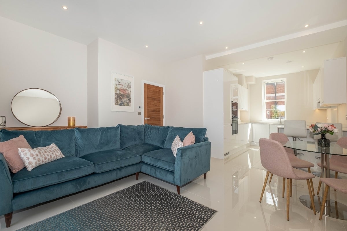 Flat Merton Road in Greater London
