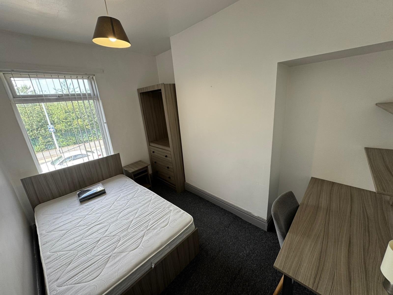 Room Clough Road in Hull