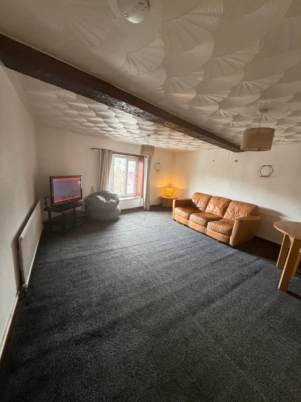Room Blackburn Road in Borough of Rossendale