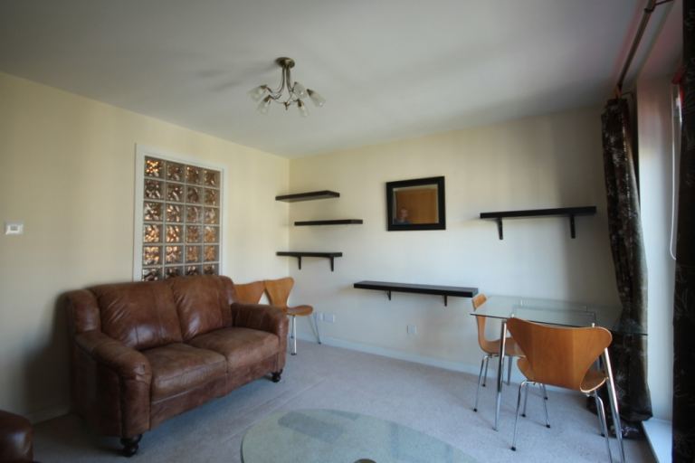 Flat Waterfront Gait in City of Edinburgh