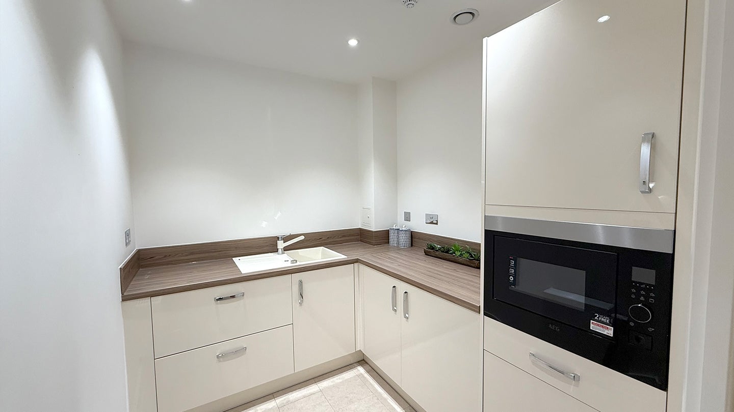 Flat Cheltenham Street in Swindon