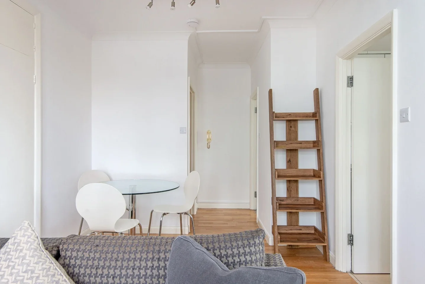 Flat Warren Street in Greater London