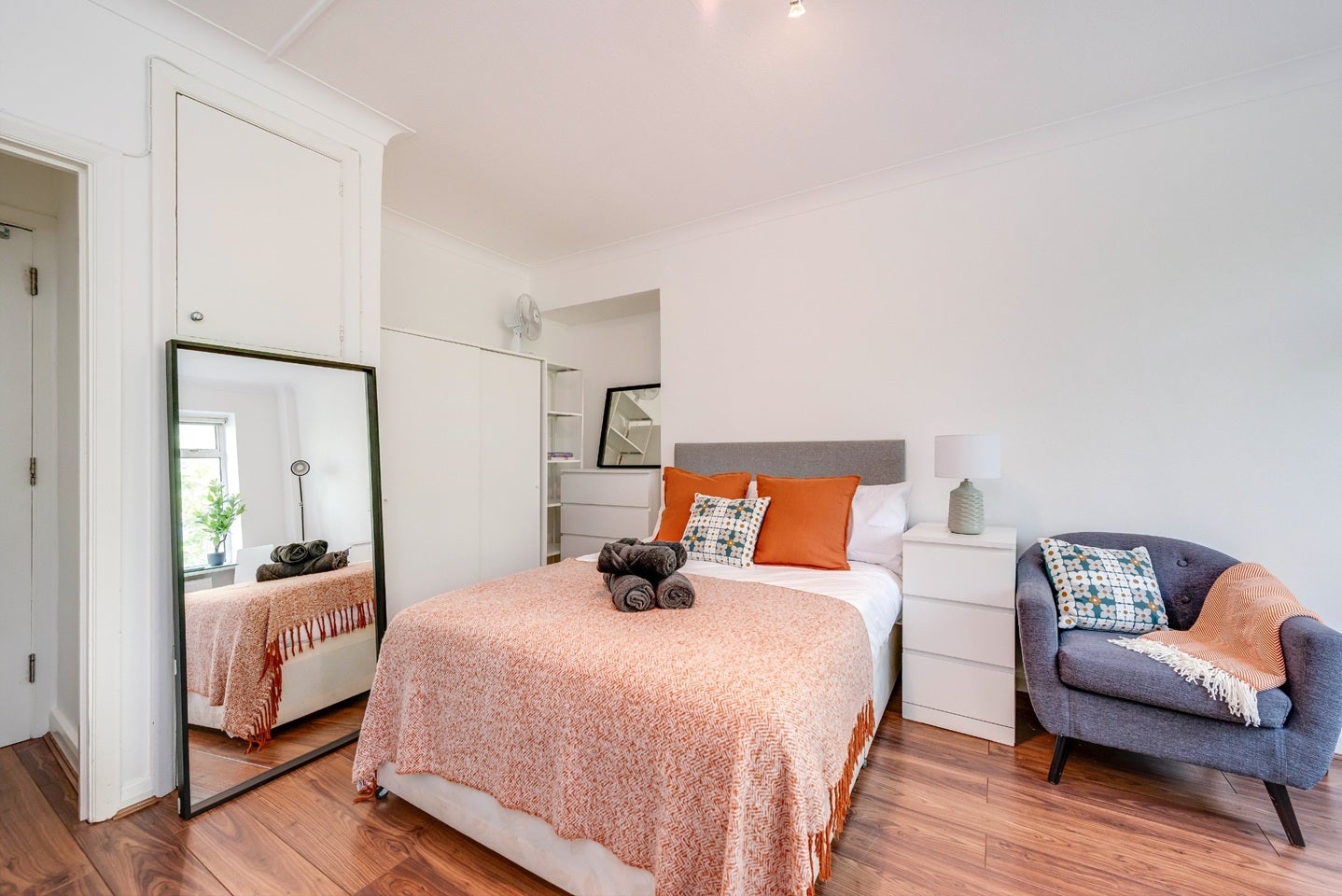 Flat Warren Street in Greater London