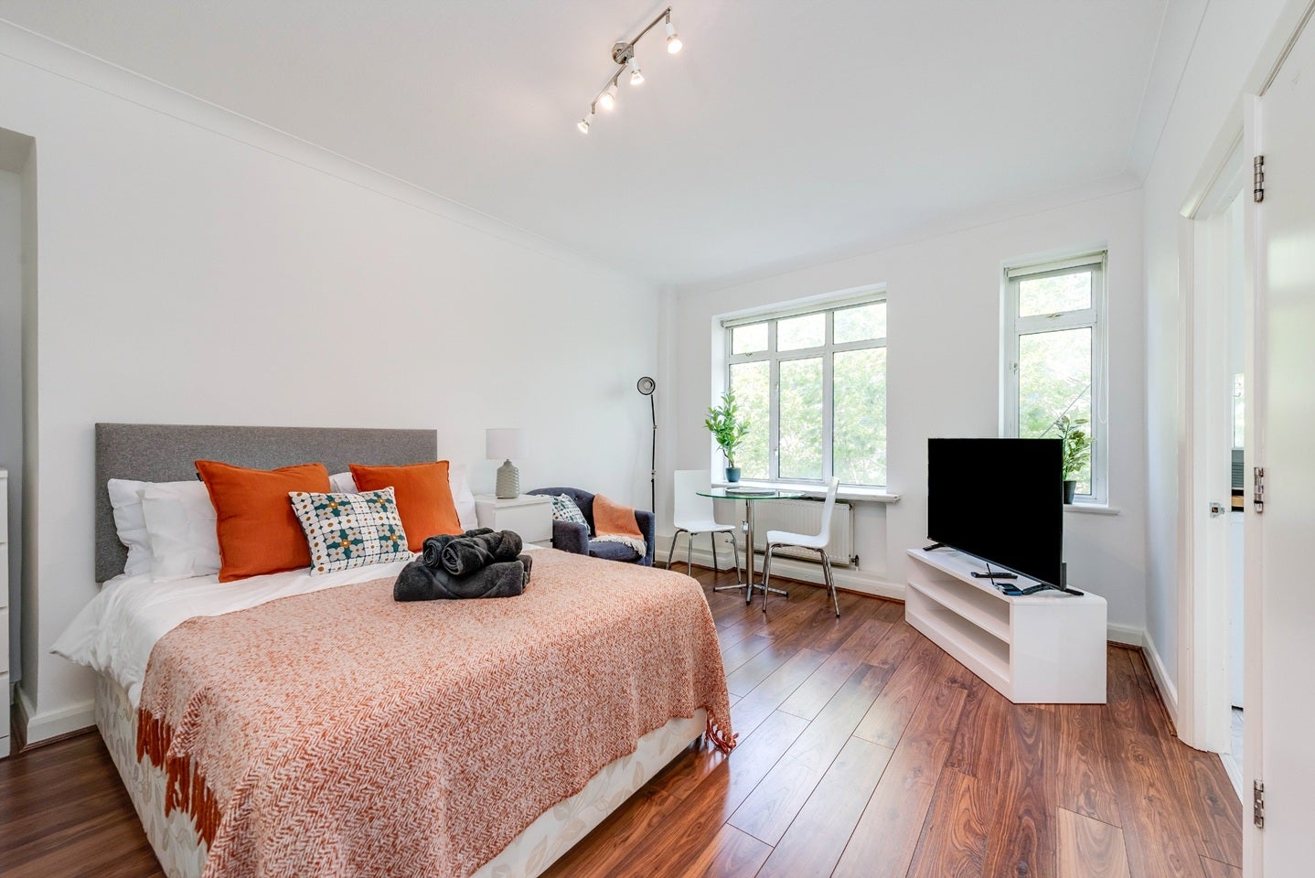 Flat Warren Street in Greater London