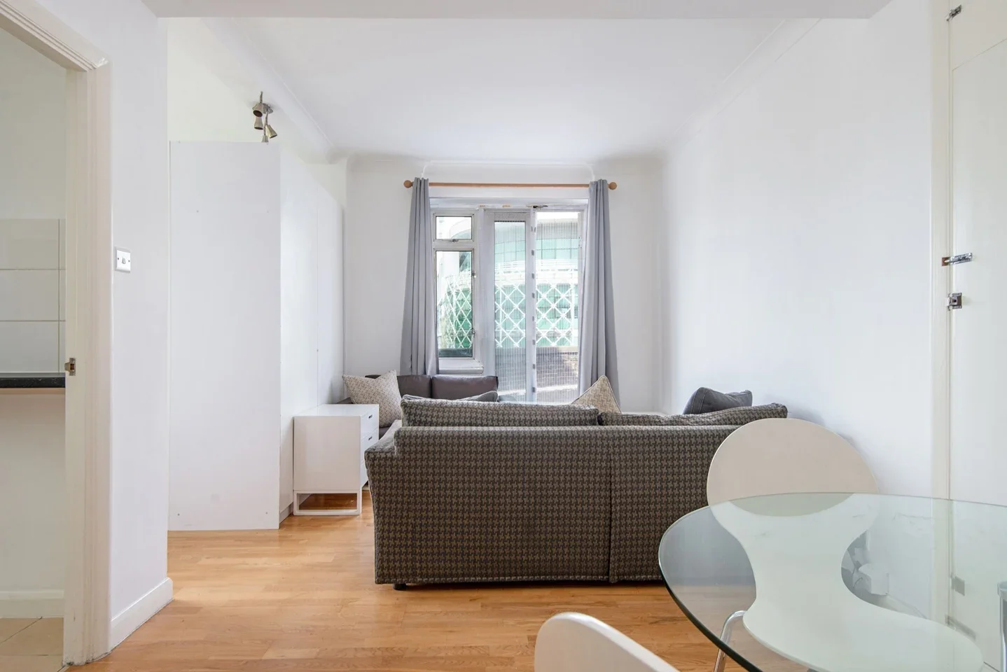 Flat Warren Street in Greater London