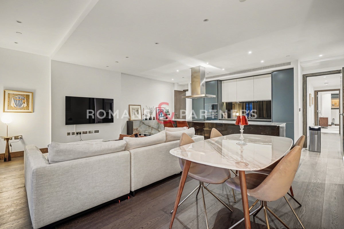 Flat Hanway Street in City of Westminster