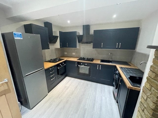 Room Willoughby Lane in Greater London