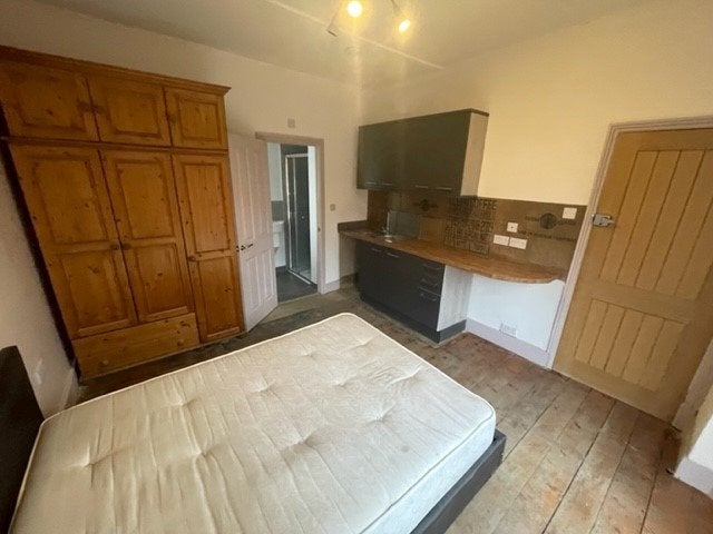 Room Willoughby Lane in Greater London