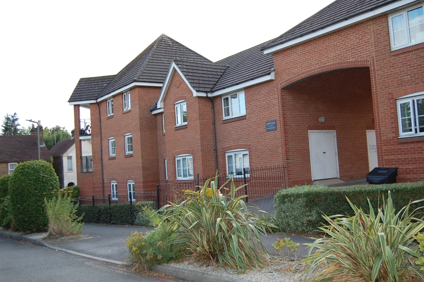 Flat Hooley Lane in Reigate and Banstead