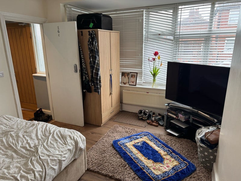 Room Ings Road in Leeds