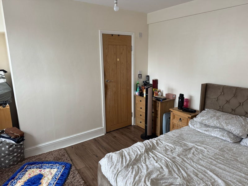 Room Ings Road in Leeds