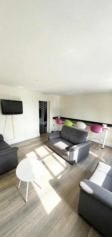 Room Ings Road in Leeds