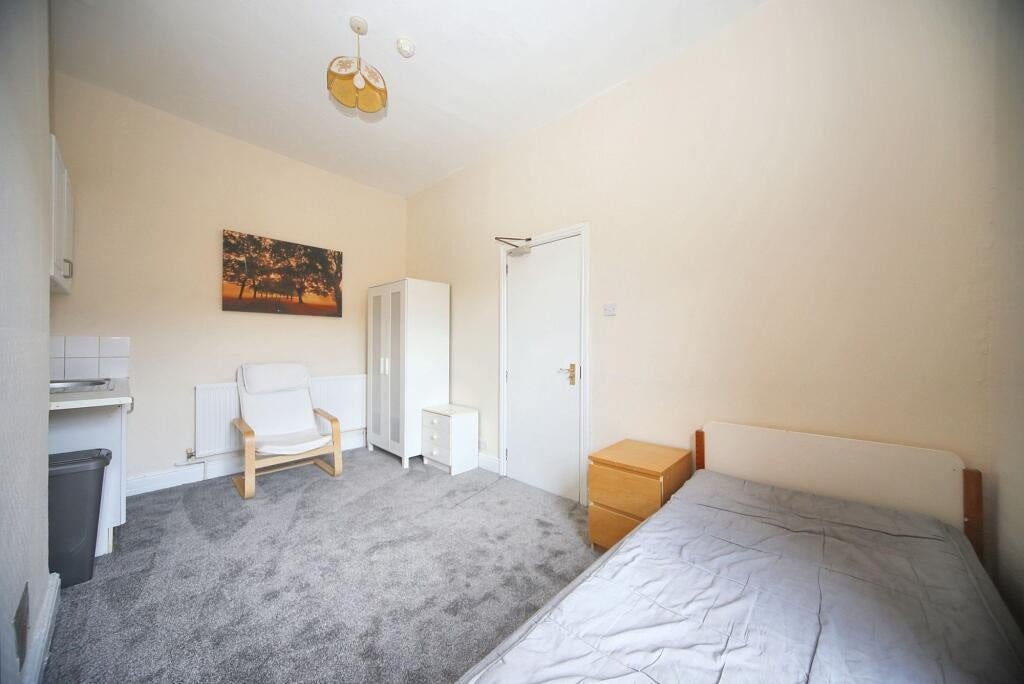 Room Darlington Street East in Hindley