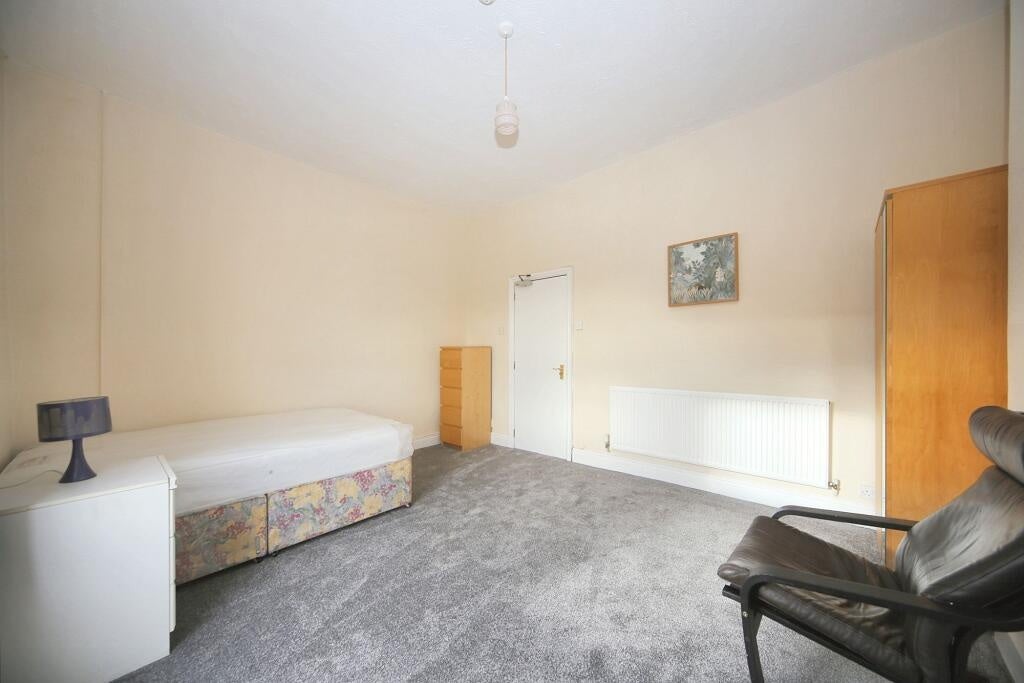 Room Darlington Street East in Hindley