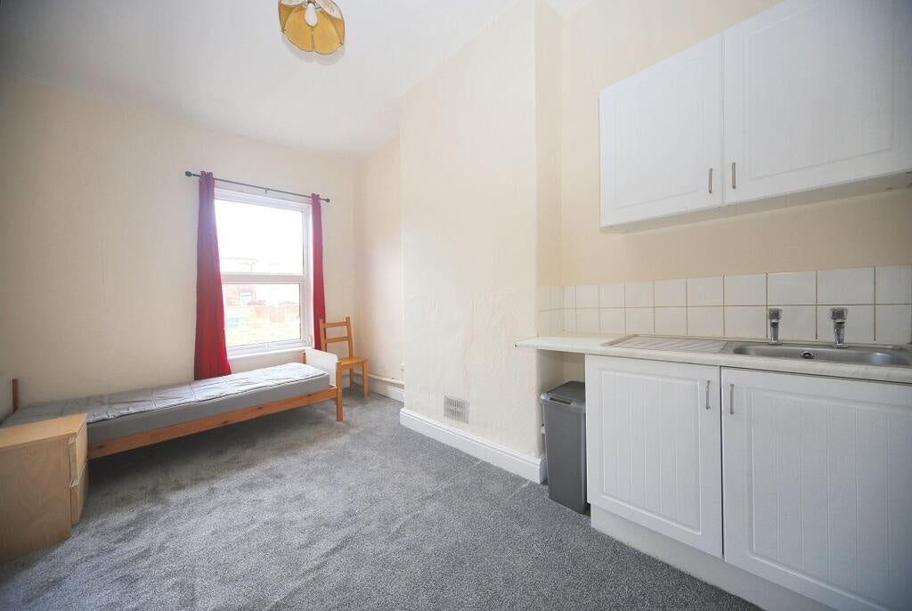 Room Darlington Street East in Hindley