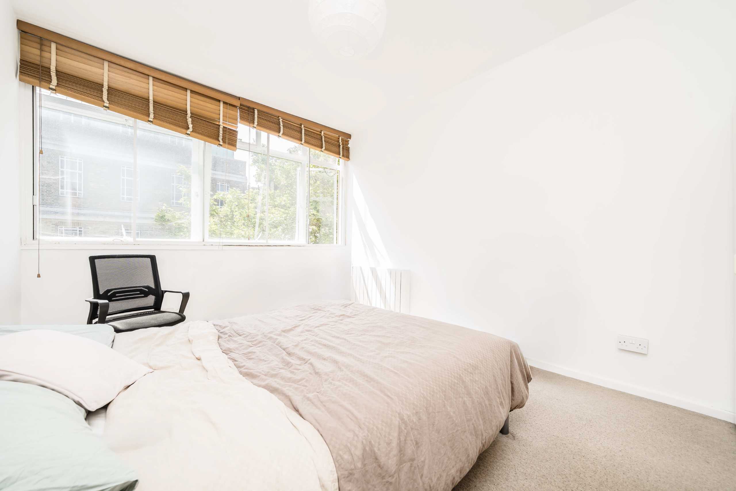 Flat Wakefield Mews in Greater London