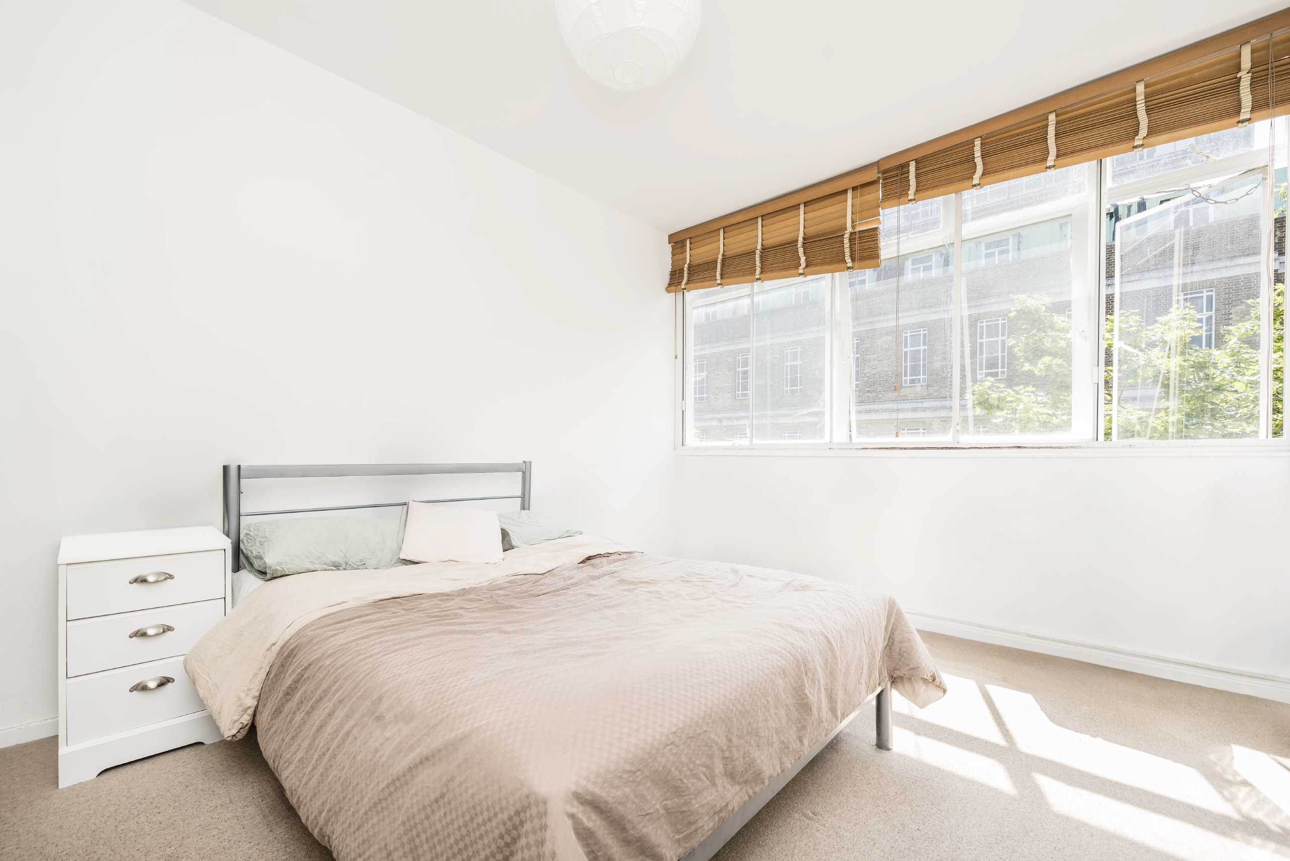 Flat Wakefield Mews in Greater London