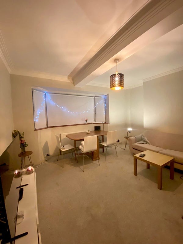 Room 1st Avenue in Greater London