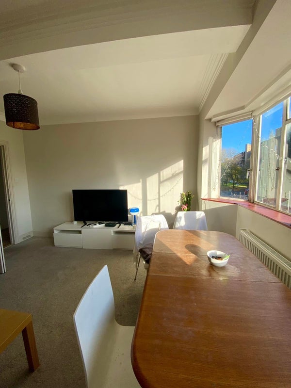 Room 1st Avenue in Greater London