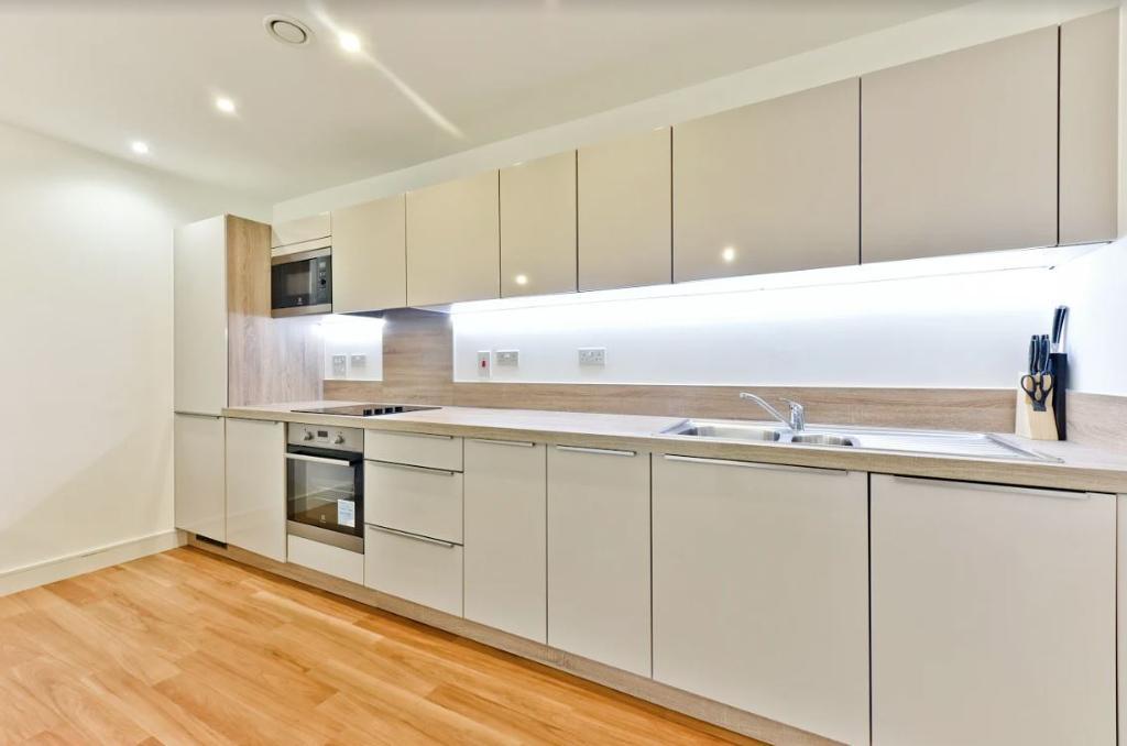 Flat Pell Street in Greater London