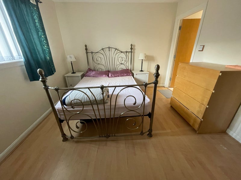 Room Raglan Street in Glasgow