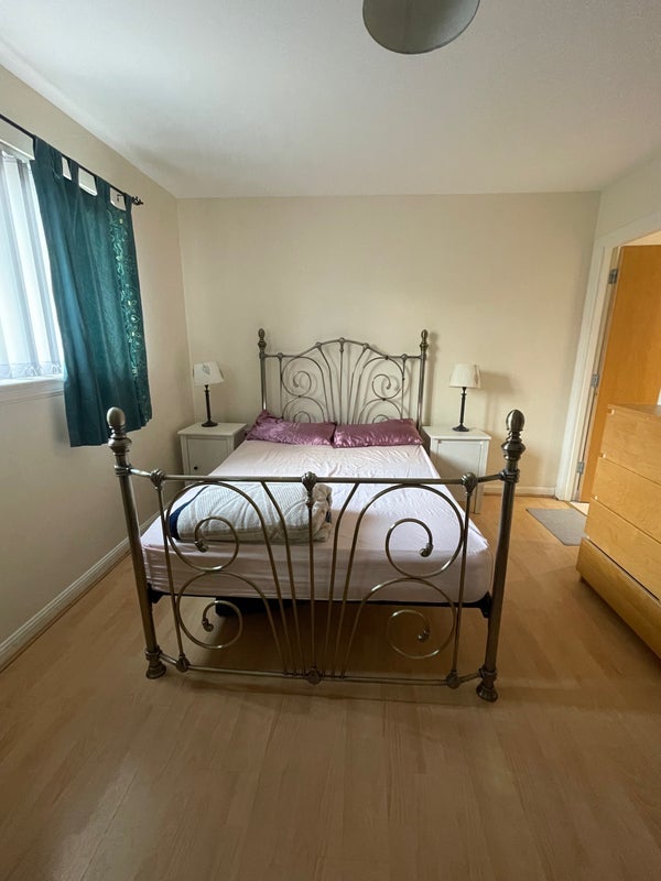 Room Raglan Street in Glasgow
