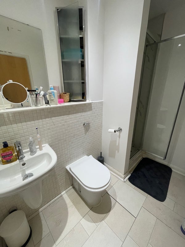 Room Raglan Street in Glasgow