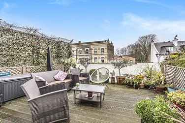 Flat Netherwood Street in Greater London