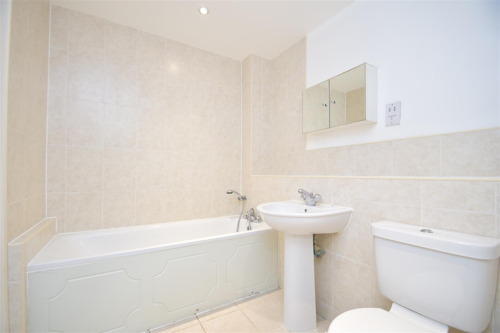 Flat Rickmansworth Road in Watford