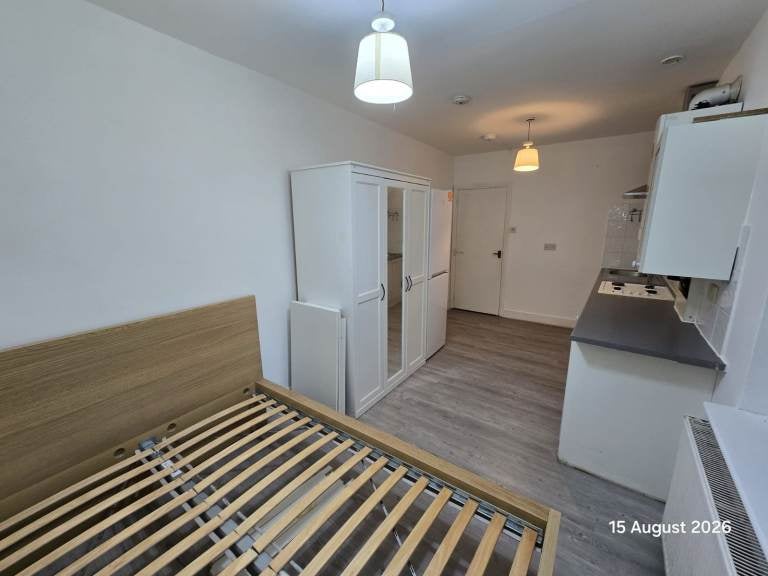 Flat Lorne Road in Greater London