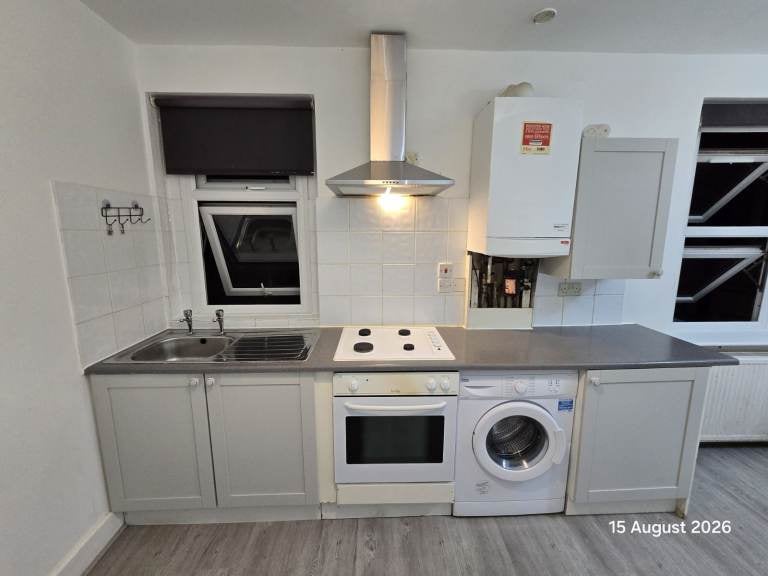 Flat Lorne Road in Greater London