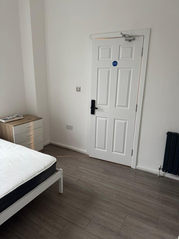 Room Warrington Road in Newcastle upon Tyne