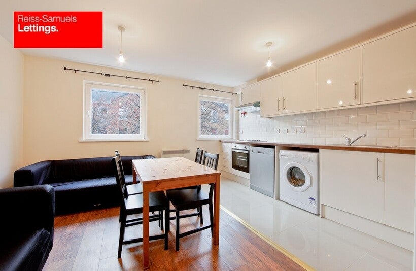 Flat Cyclops Mews in Greater London