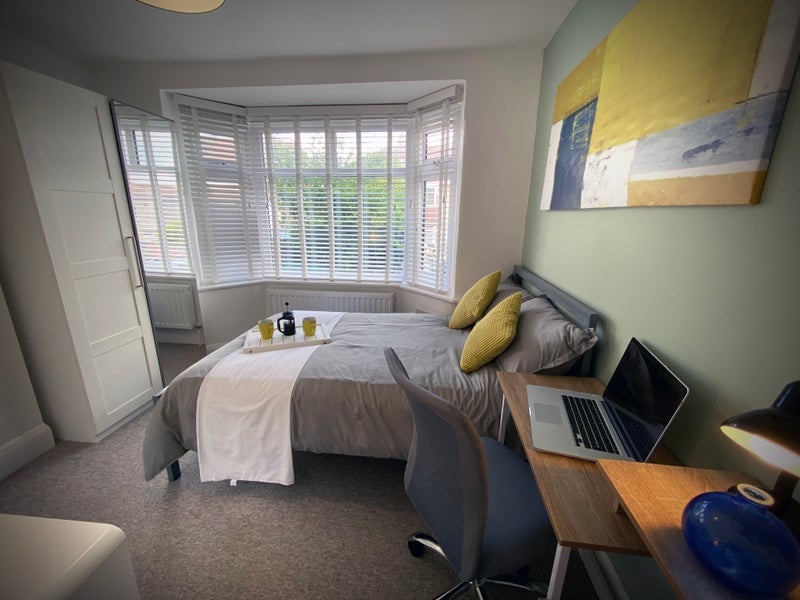 Room Mayville Avenue in Bristol