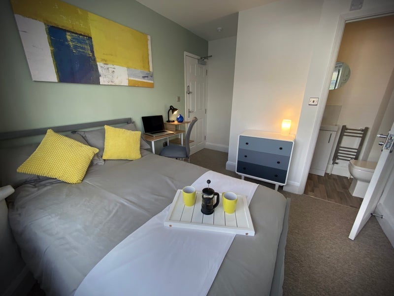 Room Mayville Avenue in Bristol