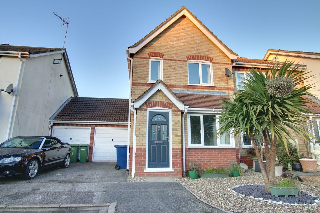 House Camargue Drive in Fenland District