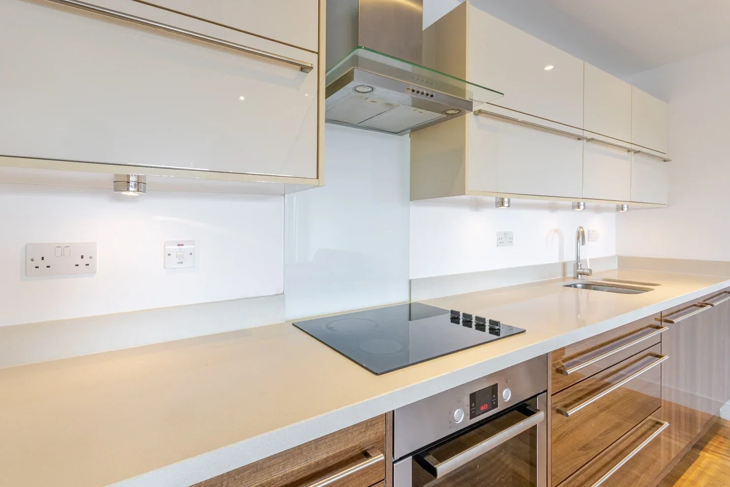 Flat Westholme Gardens in Greater London