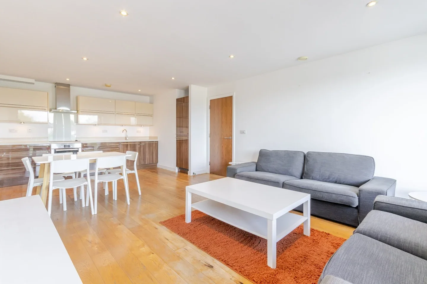 Flat Westholme Gardens in Greater London