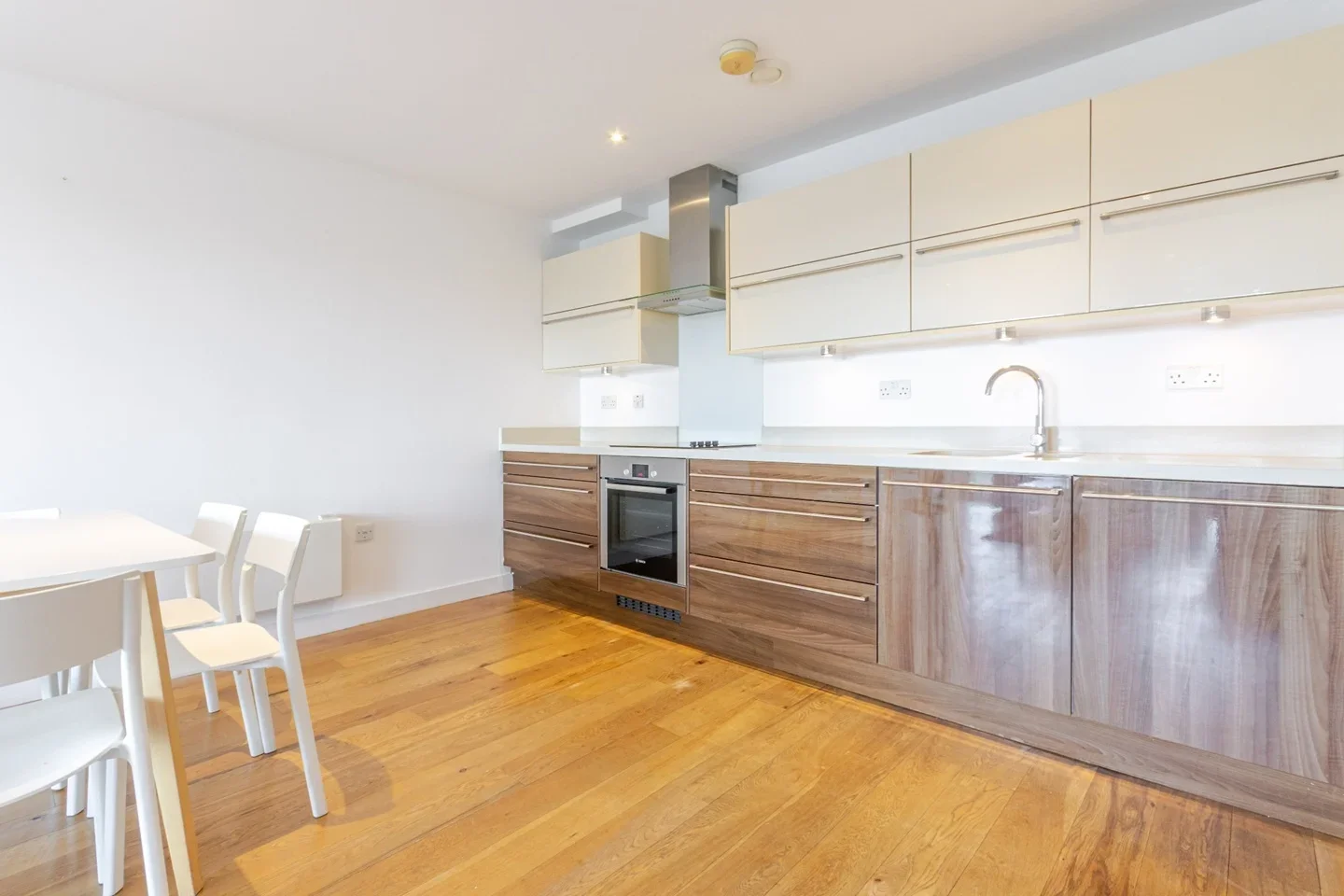 Flat Westholme Gardens in Greater London