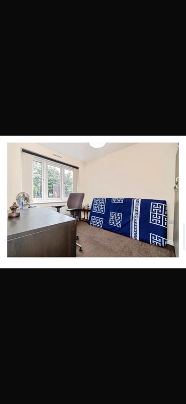 Room Larch Gardens in Manchester